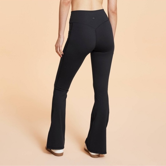 Blogilates Black Criss Cross High Rise Flare Leggings Pockets XS NEW - Picture 3 of 6